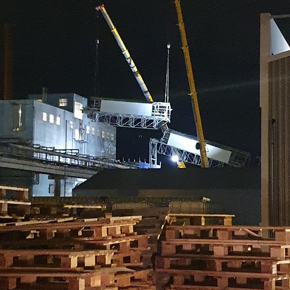 kranløft, transportør løftes i deler